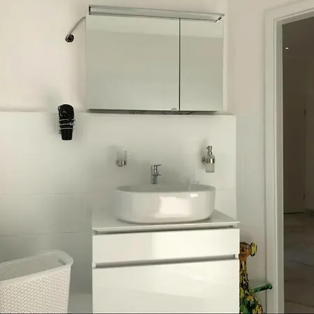 Apartment Mit Eckbadewanne Wifi *